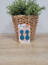 Load image into Gallery viewer, Peta Dangle Collection