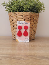 Load image into Gallery viewer, Peta Dangle Collection