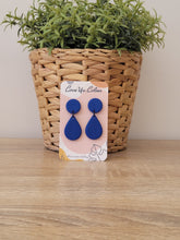 Load image into Gallery viewer, Peta Dangle Collection