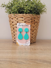 Load image into Gallery viewer, Peta Dangle Collection