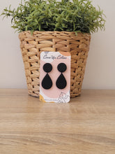 Load image into Gallery viewer, Peta Dangle Collection